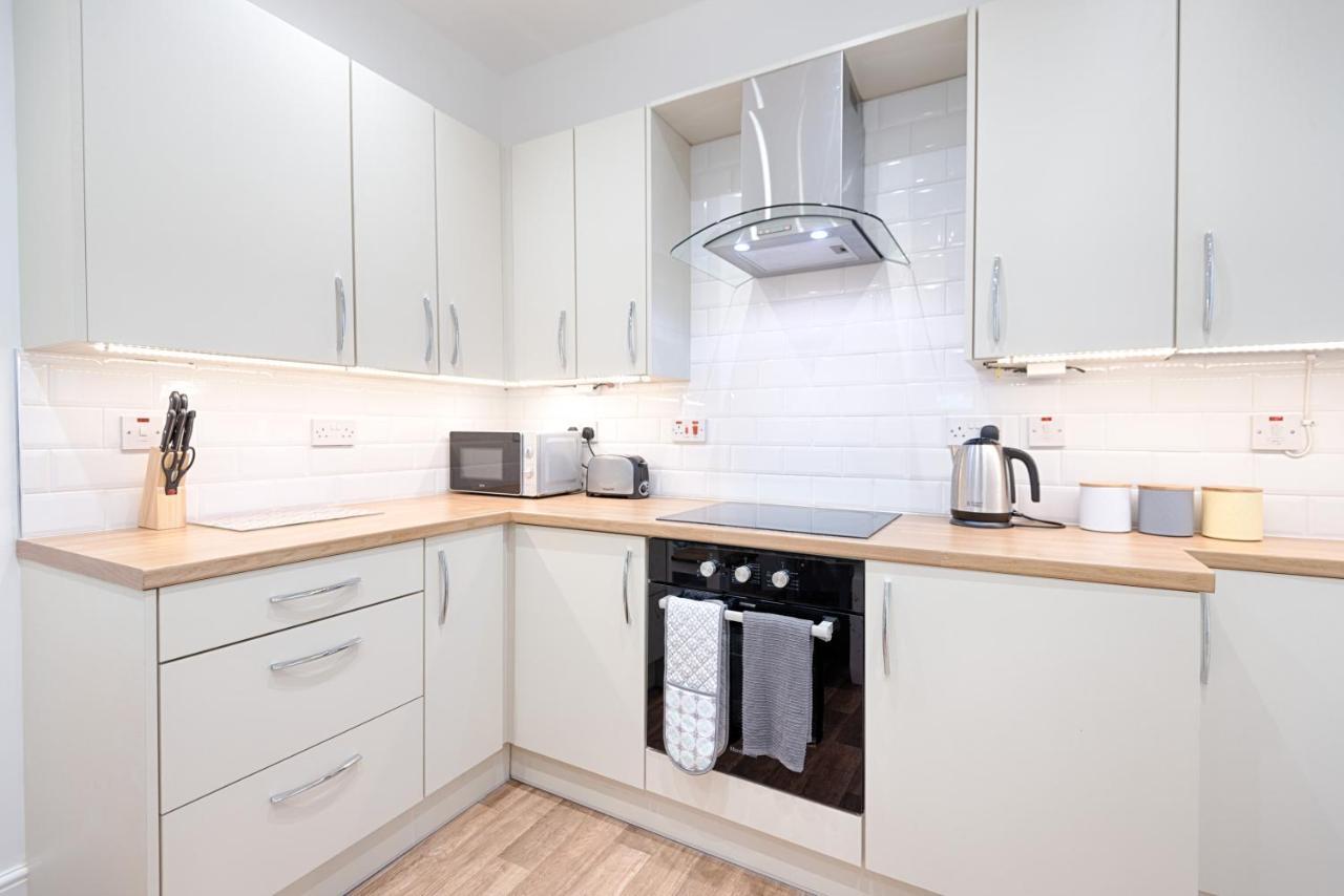 Large Green Garden, 4 Bedrooms, Sleeps 8 Swansea Zewnętrze zdjęcie