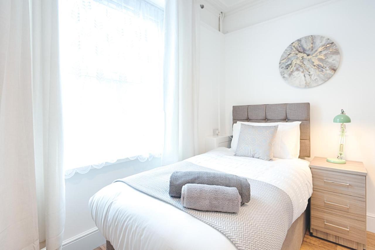 Large Green Garden, 4 Bedrooms, Sleeps 8 Swansea Zewnętrze zdjęcie