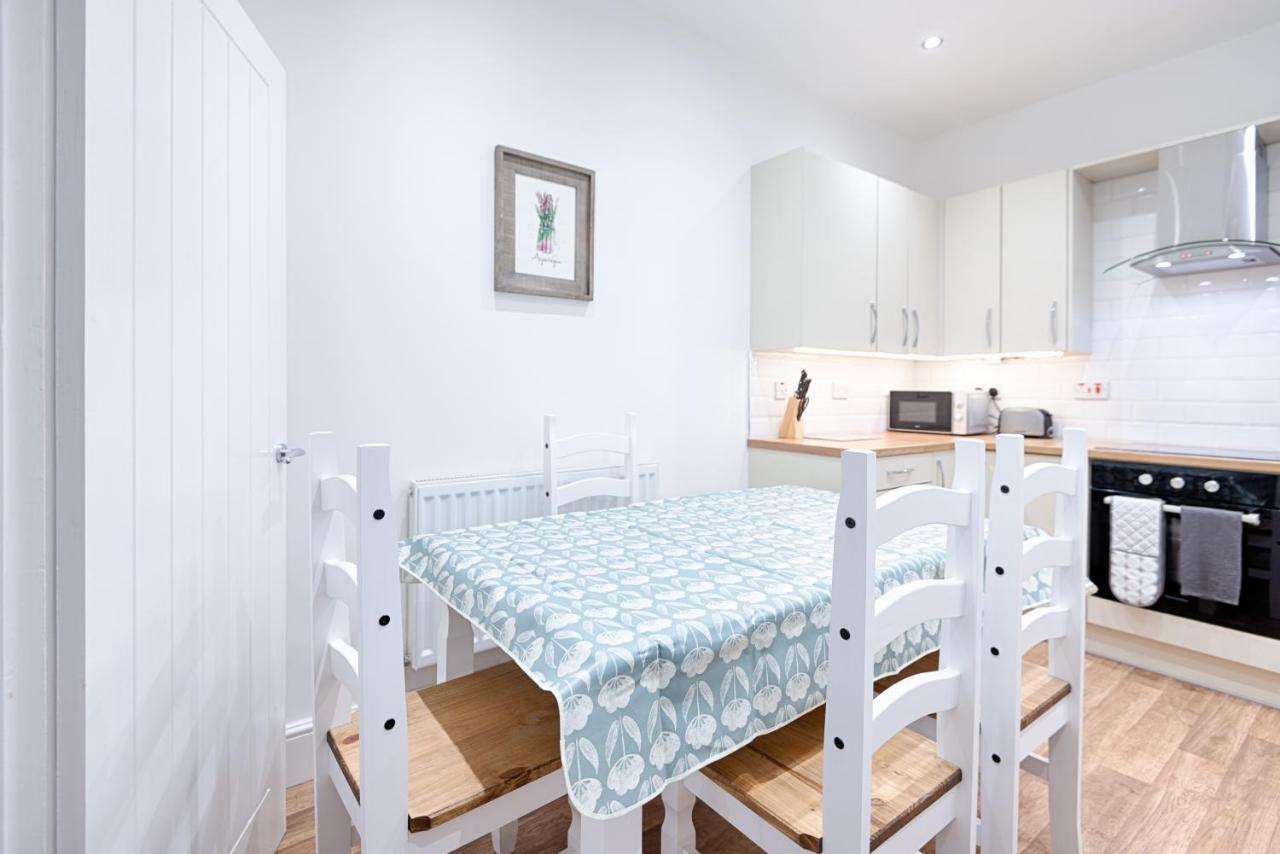 Large Green Garden, 4 Bedrooms, Sleeps 8 Swansea Zewnętrze zdjęcie